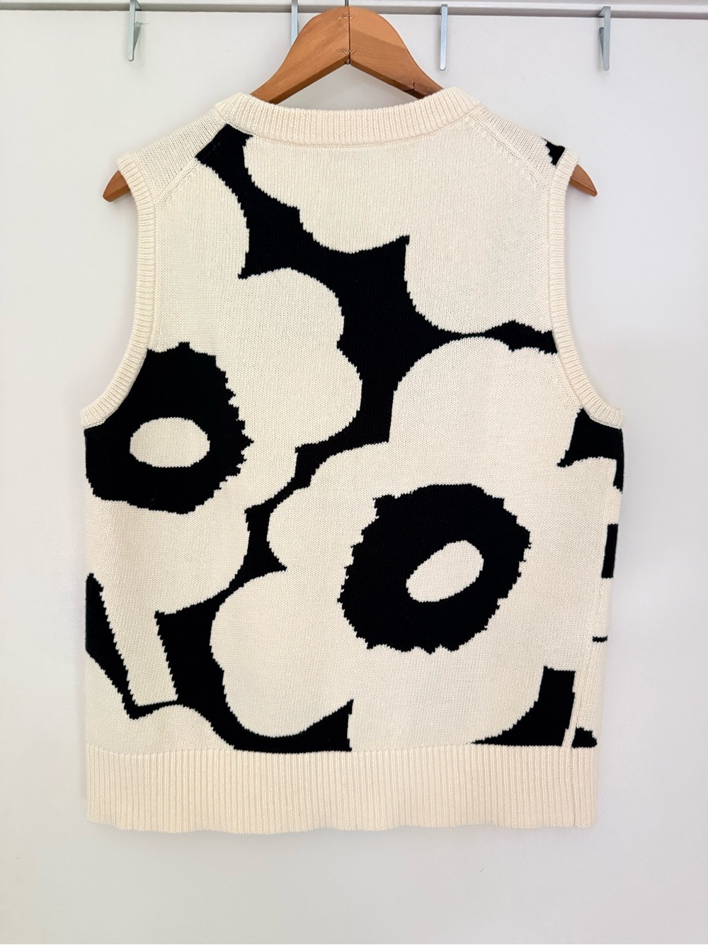 Marimekko Cream & Black Pioneeri Unikko Cotton Sweater Vest - Women’s Medium - Picture 2 of 8